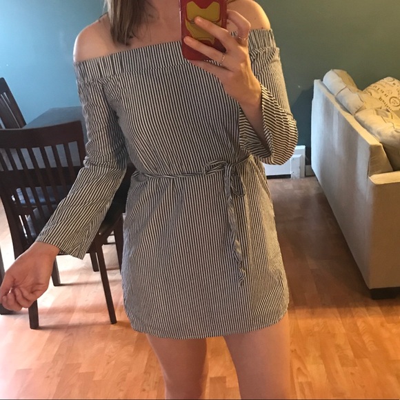 Cute Off the Shoulder Dress! - Picture 3 of 4